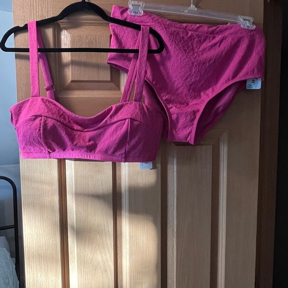 NWT Freshwater Wide-Strap Bandeaukini Swim
Top & Solid High-Waist Swim Bottoms - Picture 4 of 15